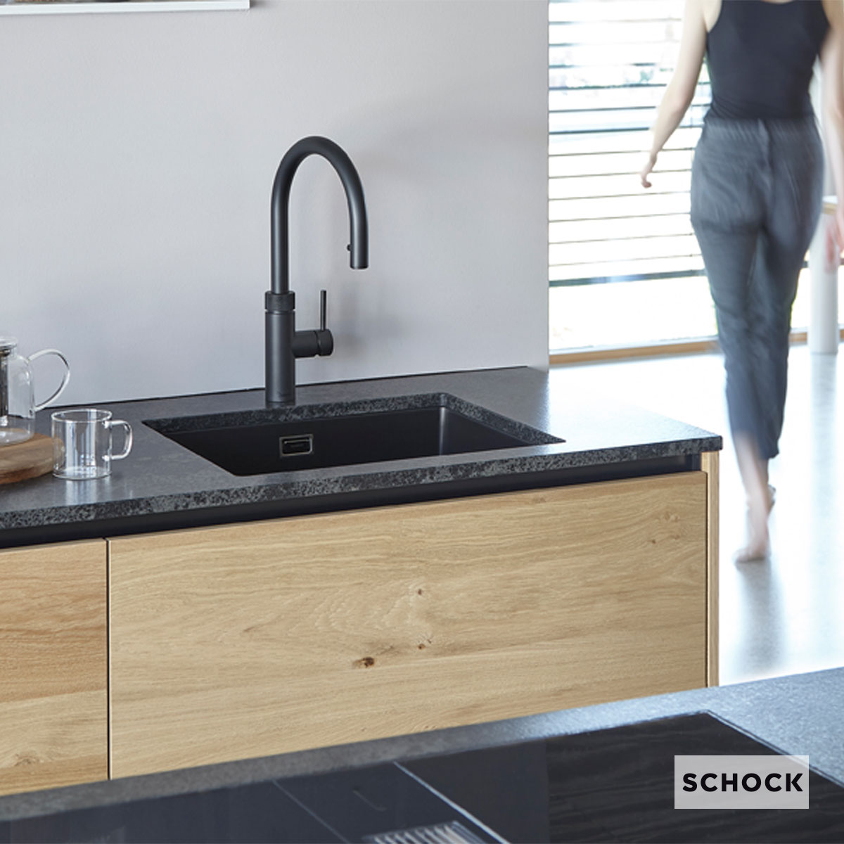 ΝΕΡΟΧΥΤΗΣ MANHATTAN ΥΠΟΚ. 55,6x45,6 SCHOCK NERO GR