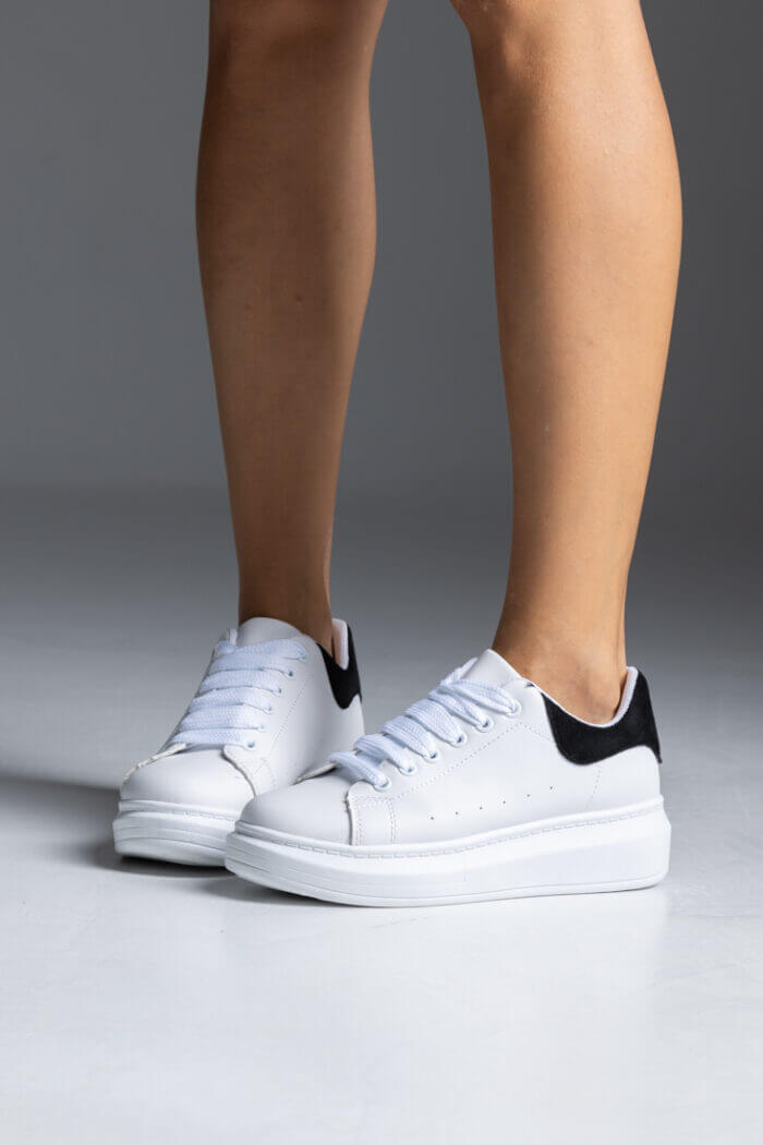 sneakers-leuka.jpg Λογότυπο